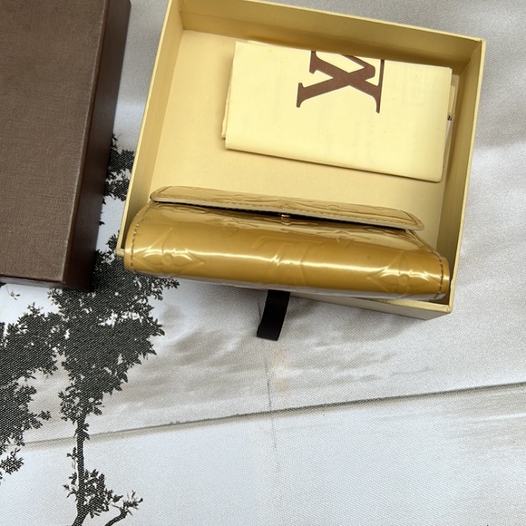 Authenticated Louis Vuitton monogram vernis wallet - LV wallet - Designer wallet - Picture 12 of 17